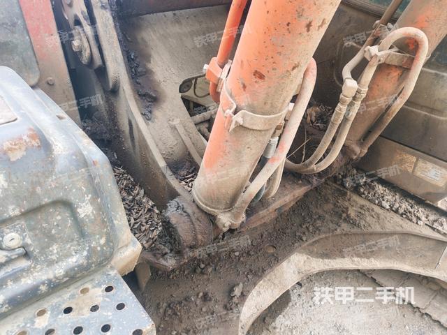 鏟斗右后整體(工作和回轉(zhuǎn)裝置) 鏟斗右后整體(工作和回轉(zhuǎn)裝置)