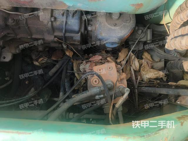 回轉(zhuǎn)馬達(dá)和主控閥(整機(jī)外觀) 回轉(zhuǎn)馬達(dá)和主控閥(整機(jī)外觀)