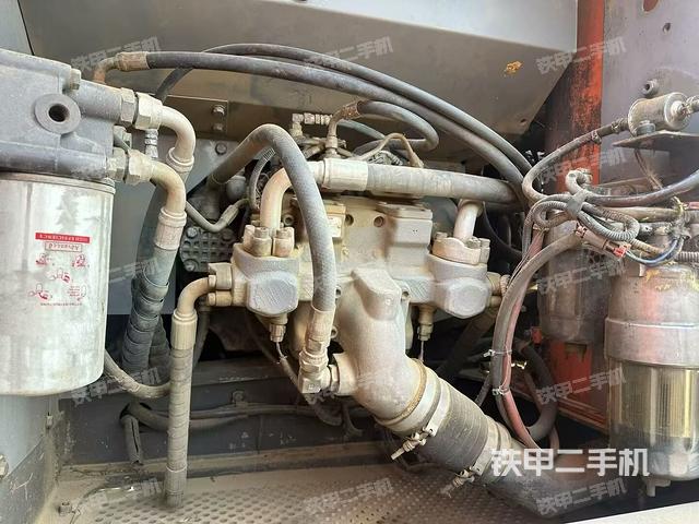 液壓泵艙室正面整體(整機(jī)外觀) 液壓泵艙室正面整體(整機(jī)外觀)