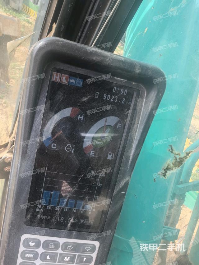 显示屏 (驾驶室部分) 显示屏 (驾驶室部分)