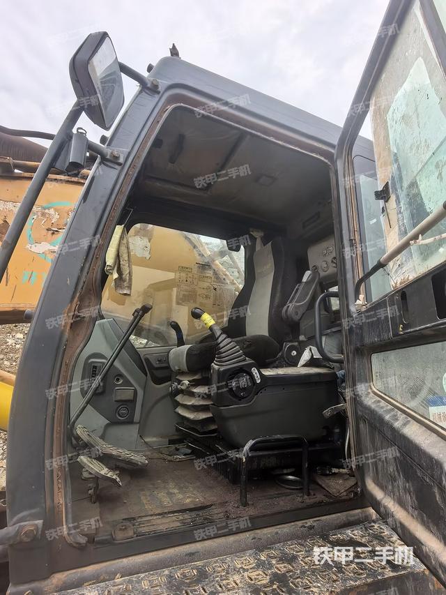 顶棚整体(驾驶室部分) 顶棚整体(驾驶室部分)