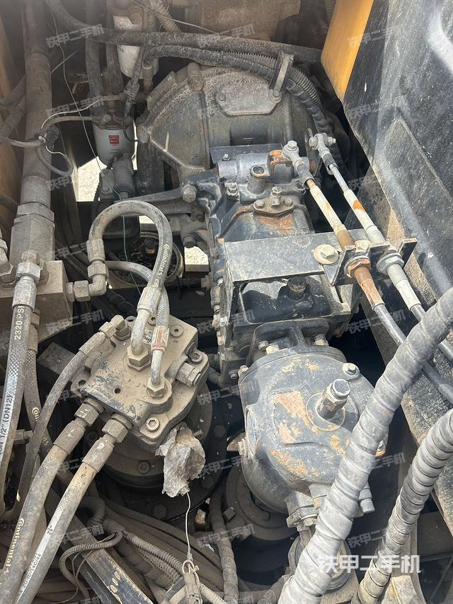 液壓泵艙室正面整體(整機(jī)外觀) 液壓泵艙室正面整體(整機(jī)外觀)