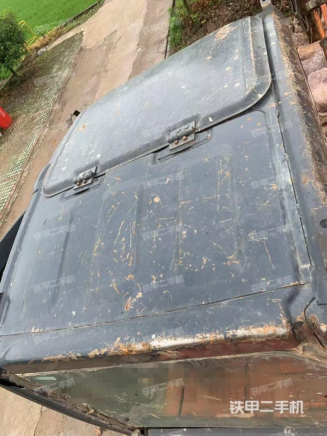 駕駛室頂部（整機外觀）