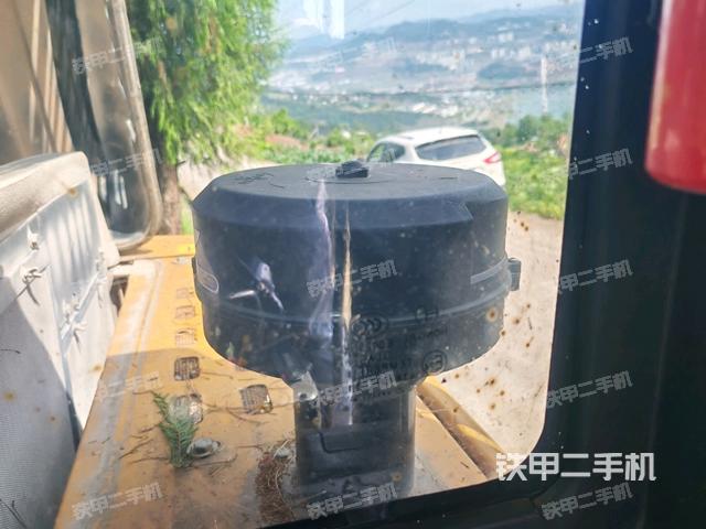 駕駛室左后45度(駕駛室部分) 駕駛室左后45度(駕駛室部分)