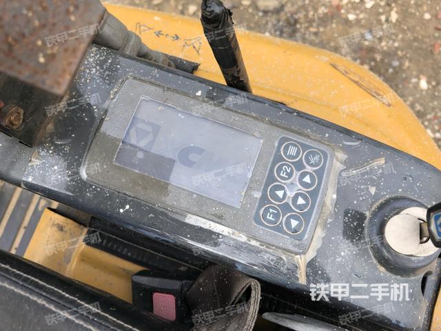 显示屏 (驾驶室部分) 显示屏 (驾驶室部分)