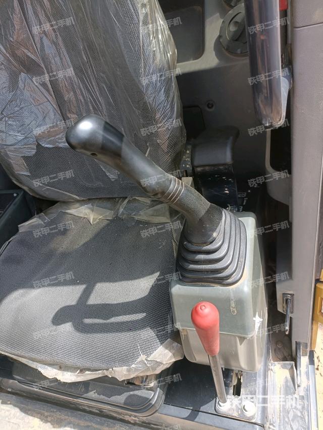 座椅左侧控制台/音响/含左手柄(驾驶室部分) 座椅左侧控制台/音响/含左手柄(驾驶室部分)