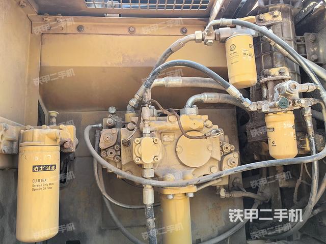 液壓泵艙室正面整體(整機(jī)外觀) 液壓泵艙室正面整體(整機(jī)外觀)