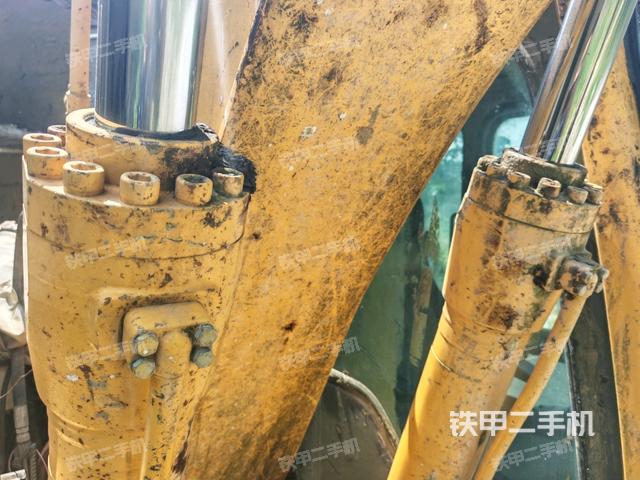 轉(zhuǎn)盤和下車架正前(工作和回轉(zhuǎn)裝置) 轉(zhuǎn)盤和下車架正前(工作和回轉(zhuǎn)裝置)