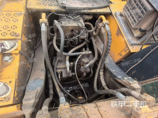 中央回转接头特写(上车部件) 中央回转接头特写(上车部件)