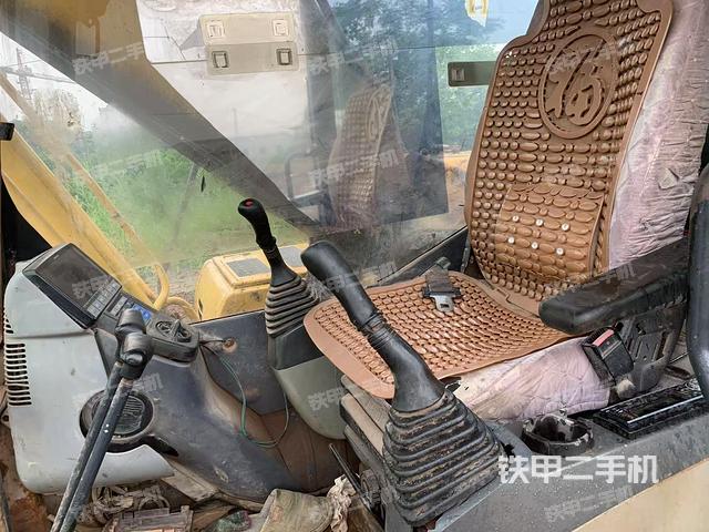 駕駛室整體(整機外觀) 駕駛室整體(整機外觀)