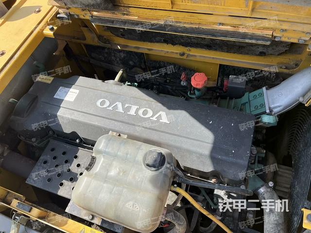 發(fā)動機(jī)整體俯視(整機(jī)外觀) 發(fā)動機(jī)整體俯視(整機(jī)外觀)