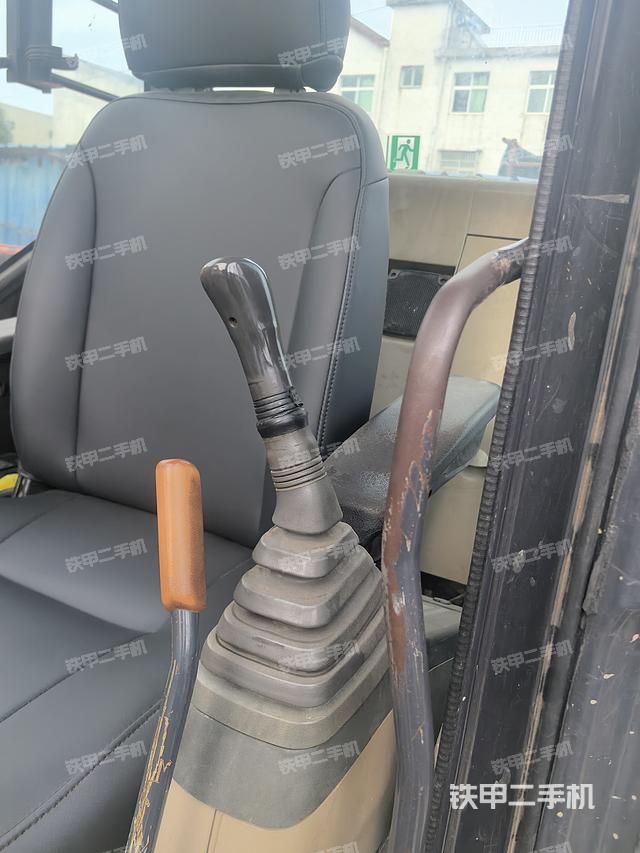 驾驶室整体(整机外观) 驾驶室整体(整机外观)