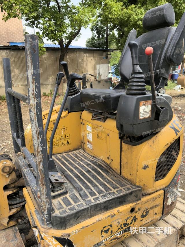 驾驶室正侧(驾驶室部分)  驾驶室正侧(驾驶室部分)