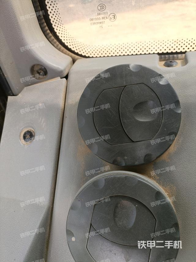 后窗玻璃角标(驾驶室部分) 后窗玻璃角标(驾驶室部分)