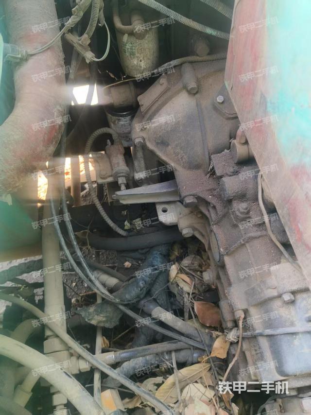 液壓泵艙室正面整體(整機(jī)外觀) 液壓泵艙室正面整體(整機(jī)外觀)