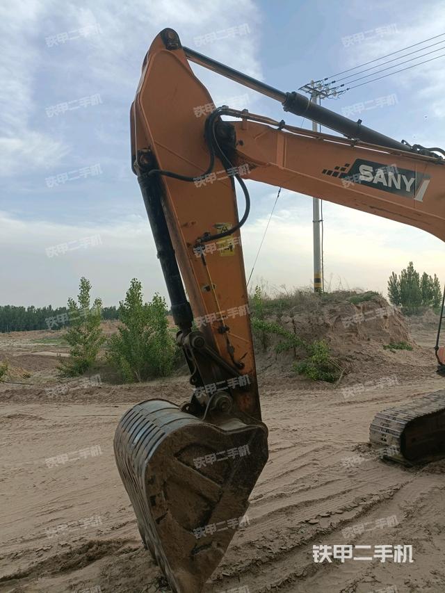 大臂整体 右侧(工作和回转装置) 大臂整体 右侧(工作和回转装置)