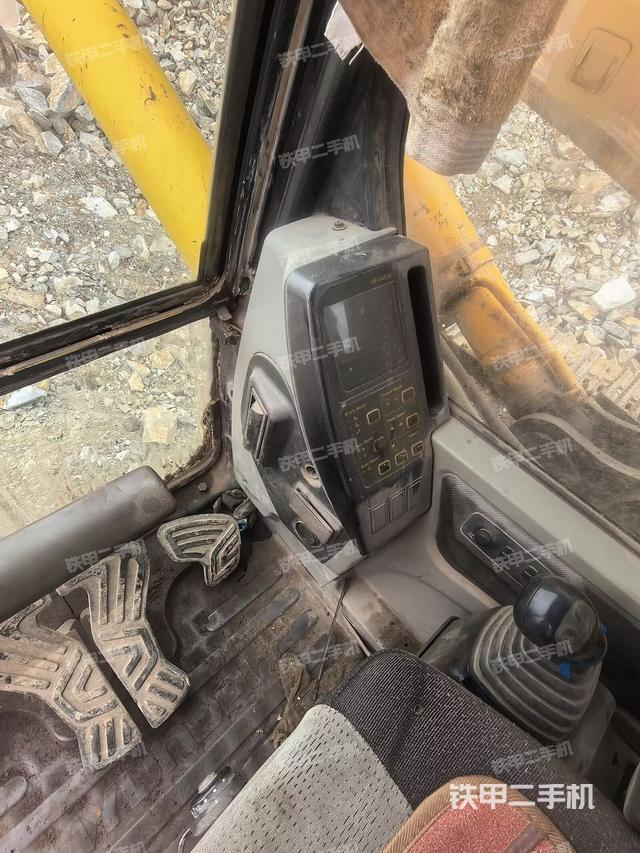 显示屏 (驾驶室部分) 显示屏 (驾驶室部分)