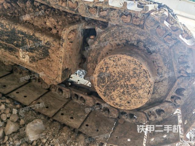 左驅(qū)動輪（行走機構(gòu)）