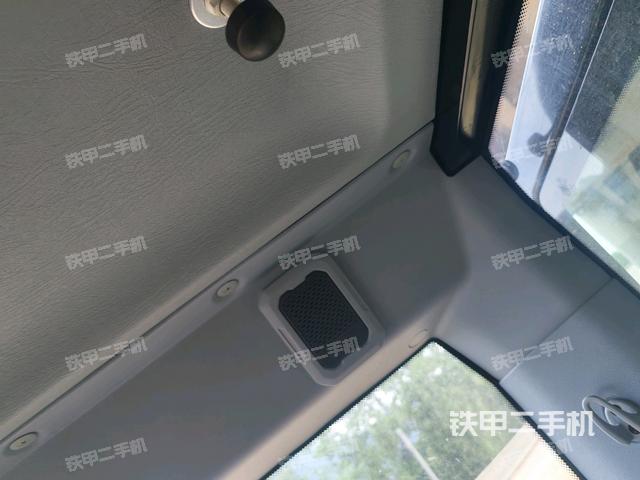 左后方玻璃角標（駕駛室部分）