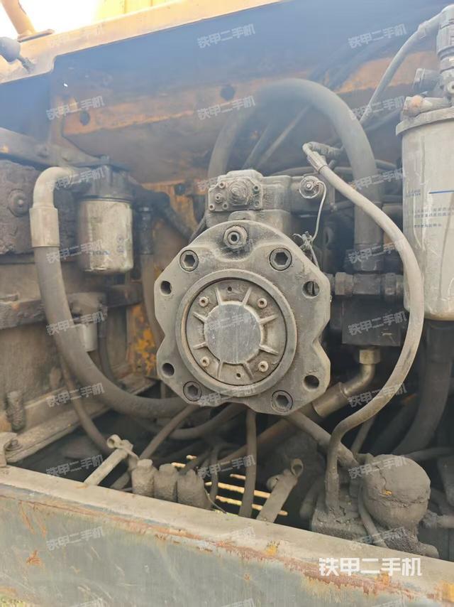 液壓泵艙室正面整體（整機(jī)外觀）