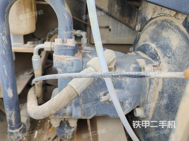 液壓泵艙室正面整體(整機(jī)外觀) 液壓泵艙室正面整體(整機(jī)外觀)
