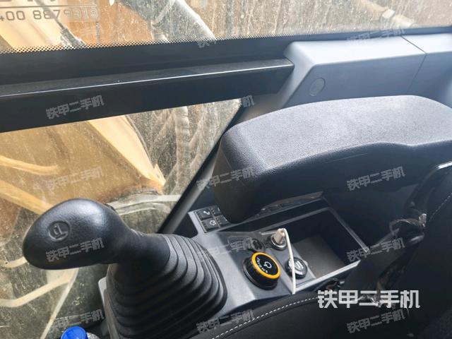 座椅右側(cè)控制臺/鑰匙門/油門/含右手柄（駕駛室部分）