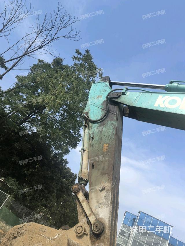 小臂整体左后(工作和回转装置) 小臂整体左后(工作和回转装置)