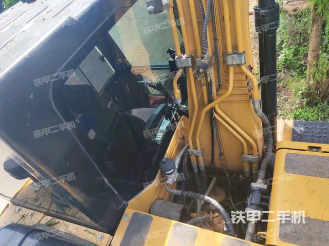 大臂背部俯視(工作和回轉(zhuǎn)裝置) 大臂背部俯視(工作和回轉(zhuǎn)裝置)