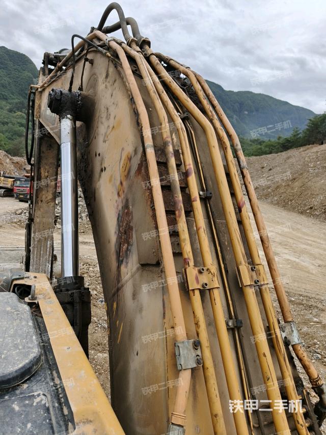 铲斗右后整体（工作和回转装置）