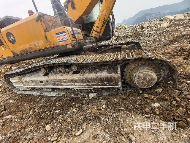 右側(cè)履帶整體(行走機(jī)構(gòu)) 右側(cè)履帶整體(行走機(jī)構(gòu))