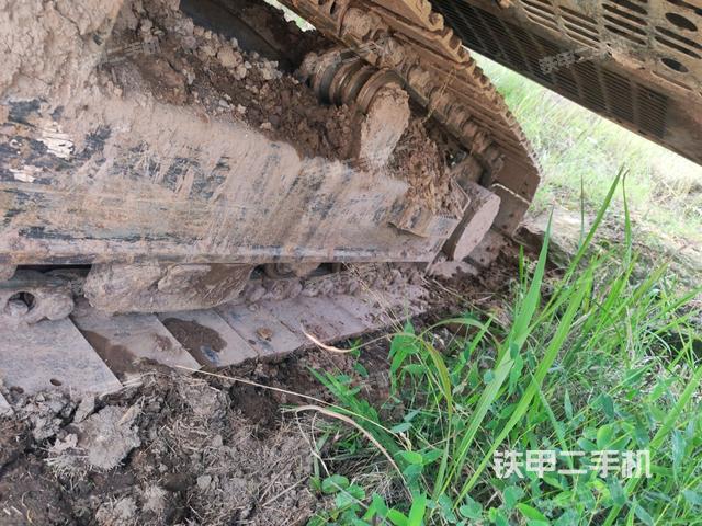 右側(cè)履帶整體(行走機構(gòu)) 右側(cè)履帶整體(行走機構(gòu))