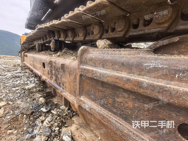 右侧履带整体(行走机构) 右侧履带整体(行走机构)