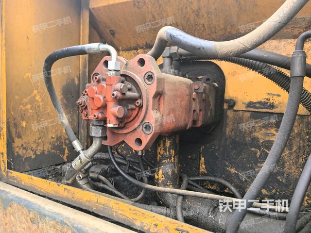 液壓泵艙室正面整體(整機(jī)外觀) 液壓泵艙室正面整體(整機(jī)外觀)