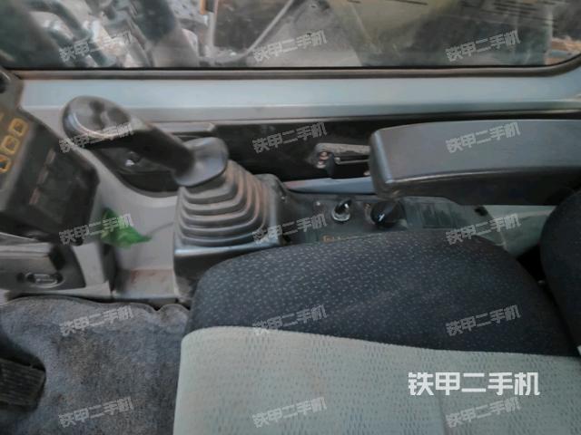 座椅右側(cè)控制臺(tái)/鑰匙門/油門/含右手柄(駕駛室部分) 座椅右側(cè)控制臺(tái)/鑰匙門/油門/含右手柄(駕駛室部分)
