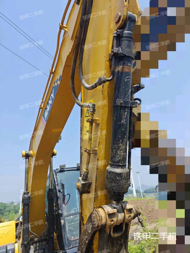 小臂整体右前(工作和回转装置) 小臂整体右前(工作和回转装置)