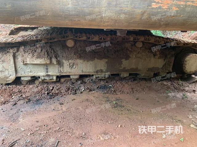 單側(cè)履帶整體(整機(jī)外觀) 單側(cè)履帶整體(整機(jī)外觀)