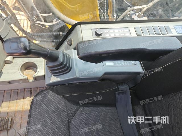 座椅右側(cè)控制臺(tái)/鑰匙門/油門/含右手柄(駕駛室部分) 座椅右側(cè)控制臺(tái)/鑰匙門/油門/含右手柄(駕駛室部分)