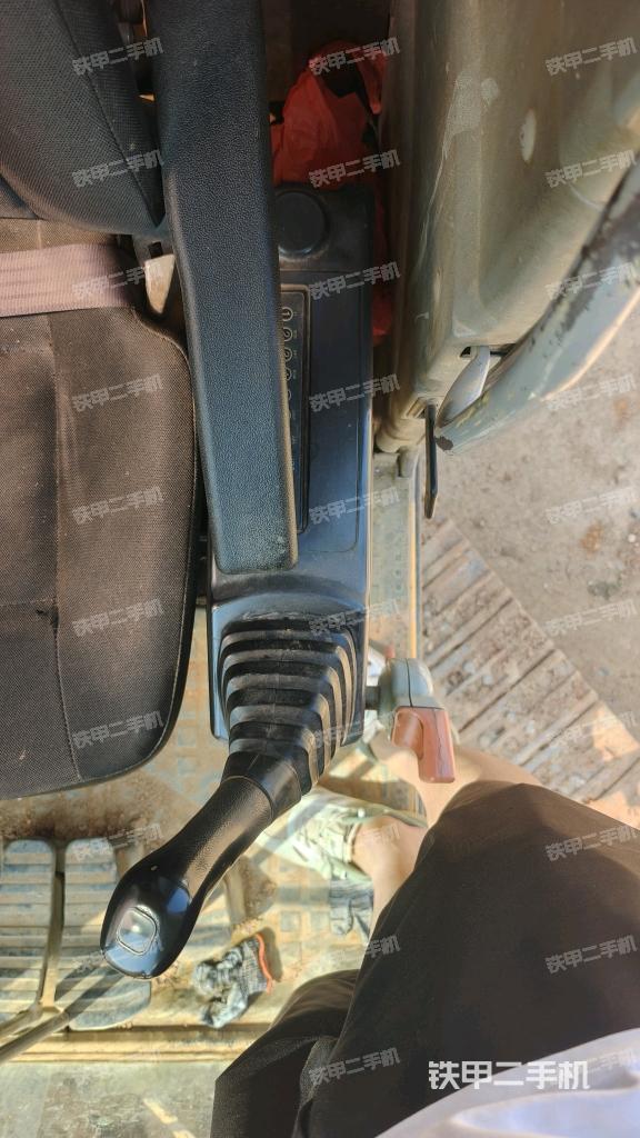 座椅左側(cè)控制臺/音響/含左手柄（駕駛室部分）