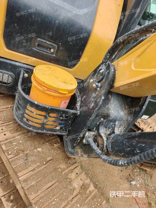 大臂根部?斜（工作和回轉(zhuǎn)裝置）