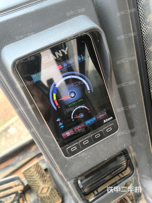 驾驶室正侧(驾驶室部分)  驾驶室正侧(驾驶室部分)