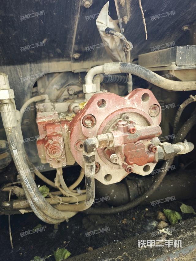 液壓泵斜45?左（大件艙室）