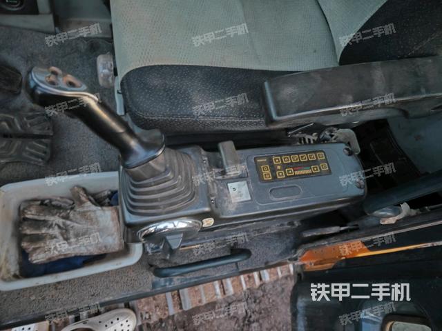 座椅左側(cè)控制臺(tái)/音響/含左手柄(駕駛室部分) 座椅左側(cè)控制臺(tái)/音響/含左手柄(駕駛室部分)