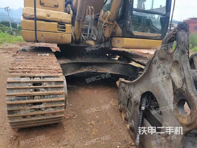 转盘和下车架正前(工作和回转装置) 转盘和下车架正前(工作和回转装置)