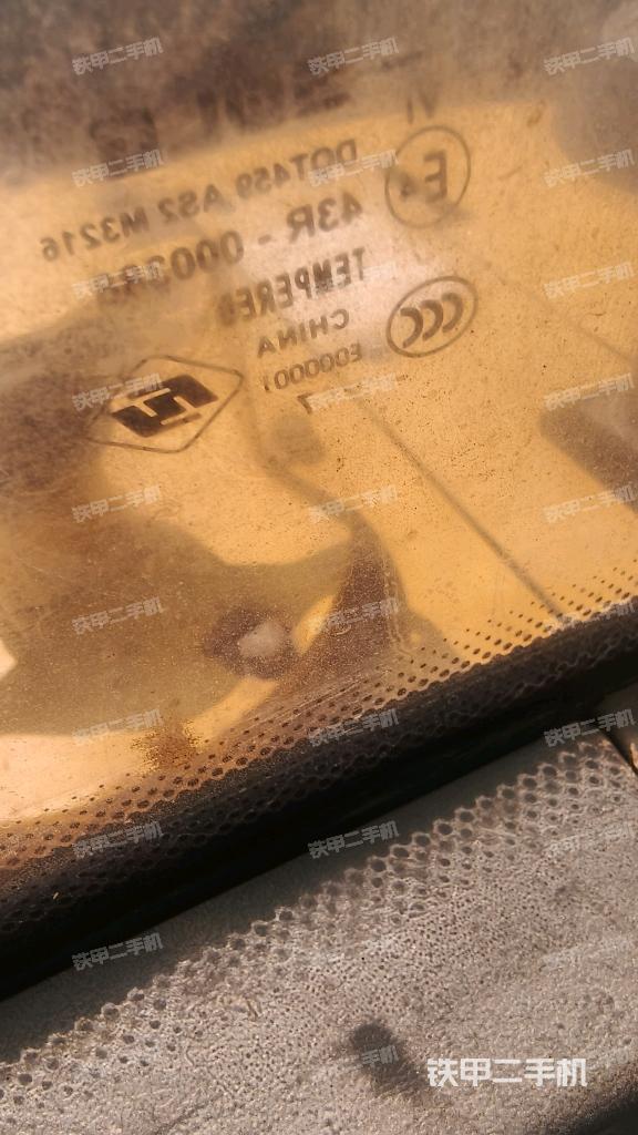 后窗玻璃角標（駕駛室部分）