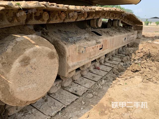 單側(cè)履帶整體(整機外觀) 單側(cè)履帶整體(整機外觀)
