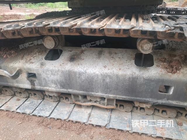 右侧履带整体(行走机构) 右侧履带整体(行走机构)