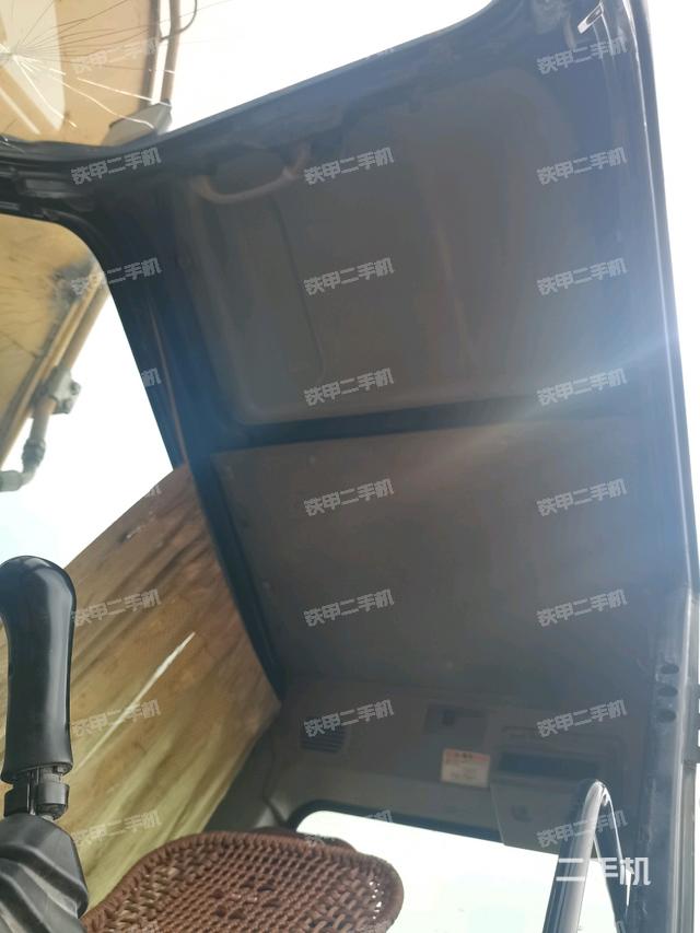 顶棚整体(驾驶室部分) 顶棚整体(驾驶室部分)