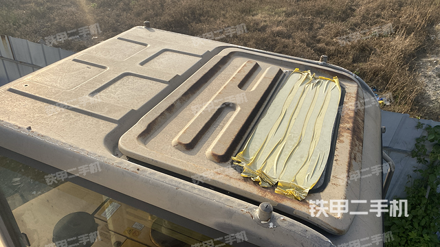 驾驶室顶部（整机外观）