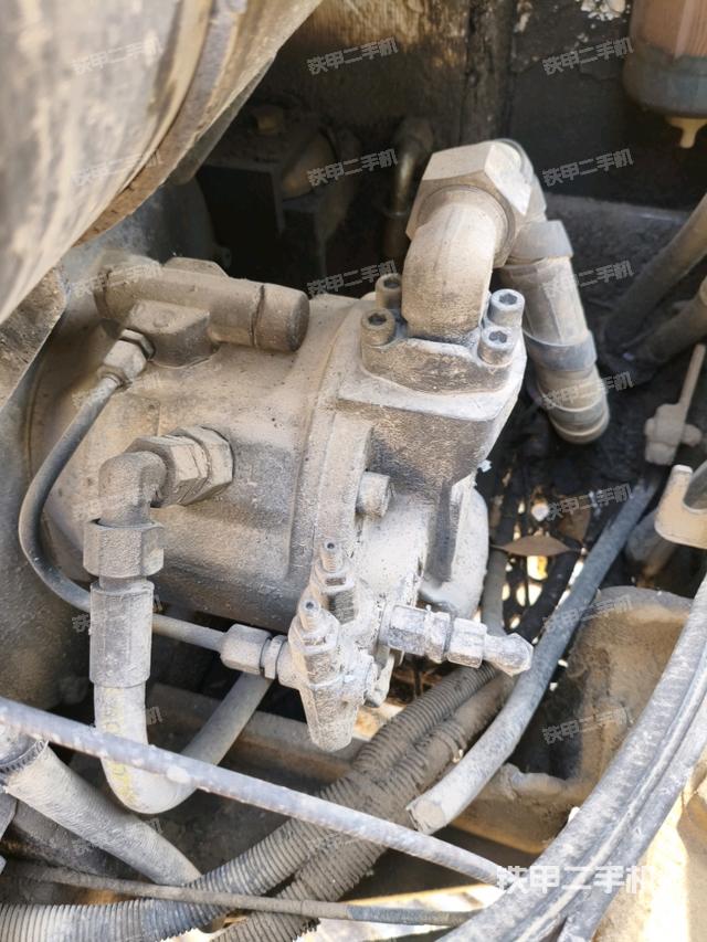 液壓泵艙室正面整體(整機(jī)外觀) 液壓泵艙室正面整體(整機(jī)外觀)