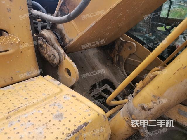 大臂根部 斜视(工作和回转装置) 大臂根部 斜视(工作和回转装置)